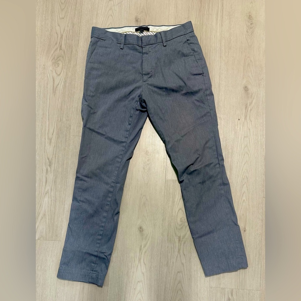 Banana Republic gray men’s Aiden Slim Fit dress pants